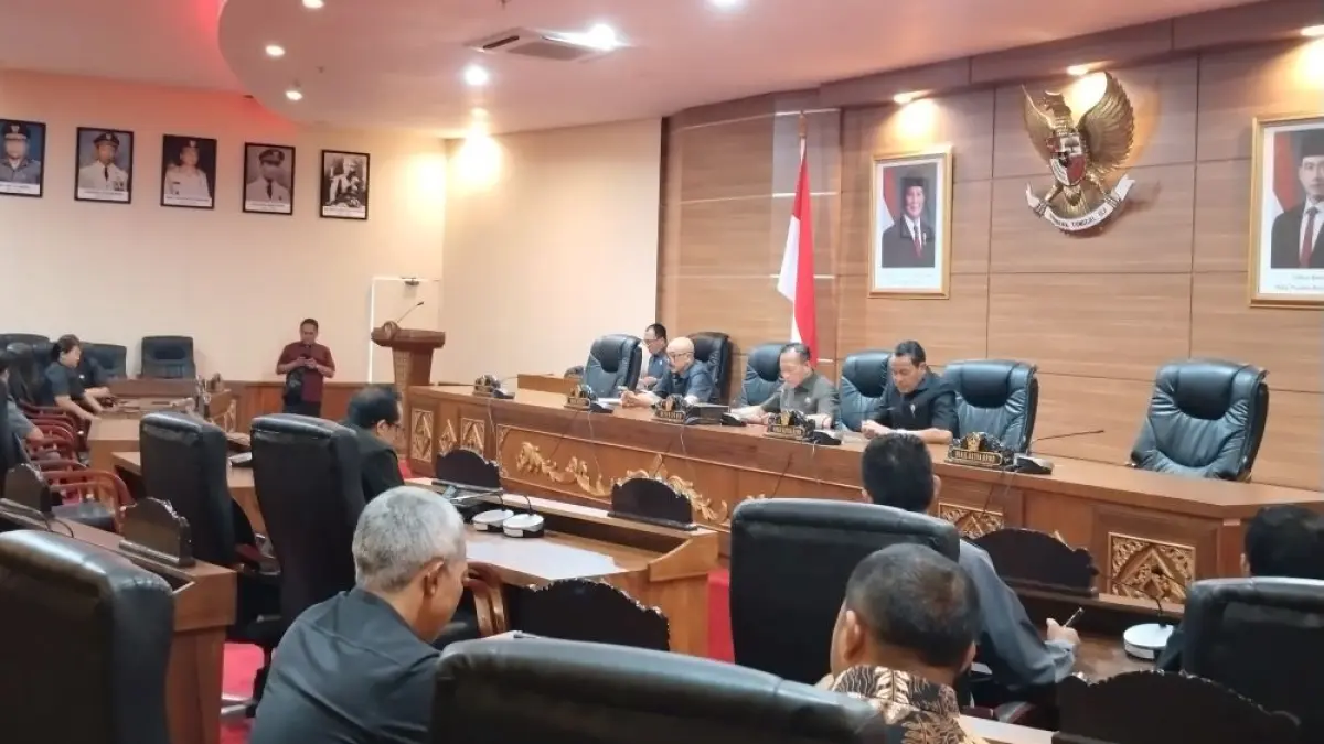 Suasana rapat paripurna DPRD Bangli dengan agenda pandangan fraksi, Jumat (25/9/2026). (I Made Mertawan/Bali Express)