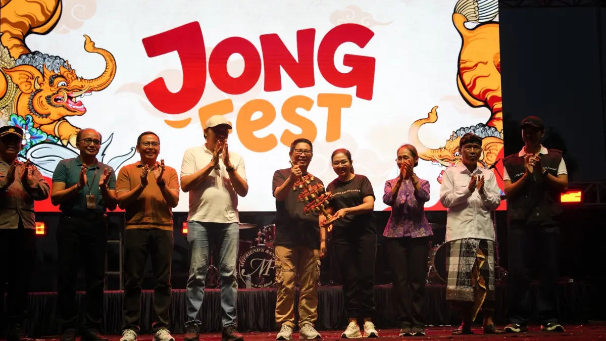 Bupati Adi Arnawa saat membuka Jong Fest 2026 di Lapangan Pratu Made Linggih, Kelurahan Kapal, Kecamatan Mengwi, Jumat (25/9). (PROKOMPIM SETDA BADUNG)