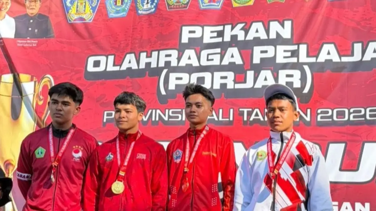 Wayan Artawa (paling kanan)