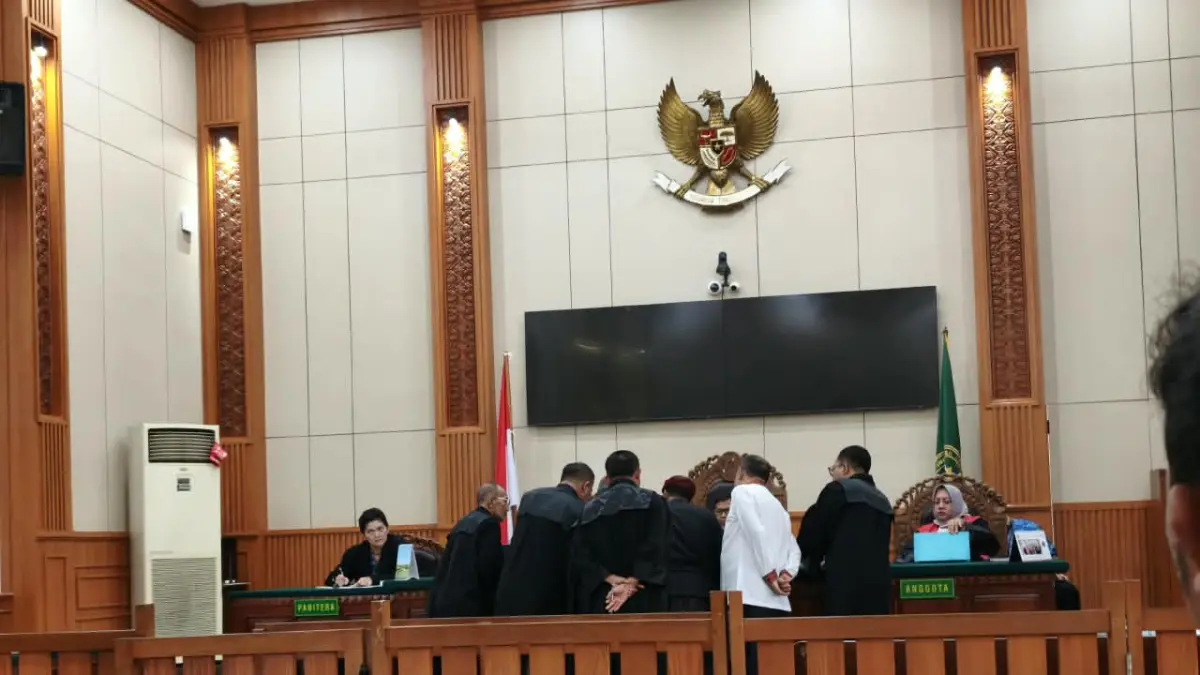 Sidang perkara dugaan pemalsuan surat (sporadik) berkaitan dengan sengketa lahan di Subak Kerdung Pedungan dijalani terdakwa AA Ngurah Darmawan. (Bali Express/Istimewa)