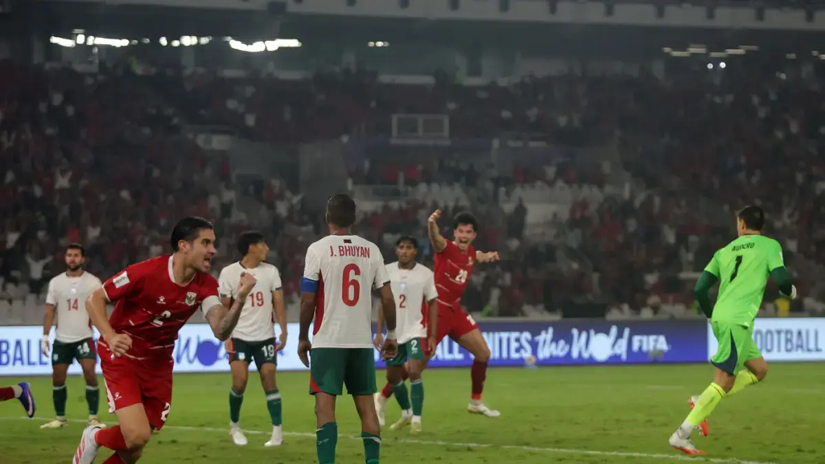 Selebrasi Para pemain Timnas Indonesia usai berhasil mengalahkan Bangladesh dalam pertandingan penyisihan Grup A FIFA ASEAN Cup 2026 di Stadion Utama Gelora Bung Karno, Senayan, Jakarta, Kamis (1/10/2026). (Rayhan Putra Prihambudi/ JawaPos.com)