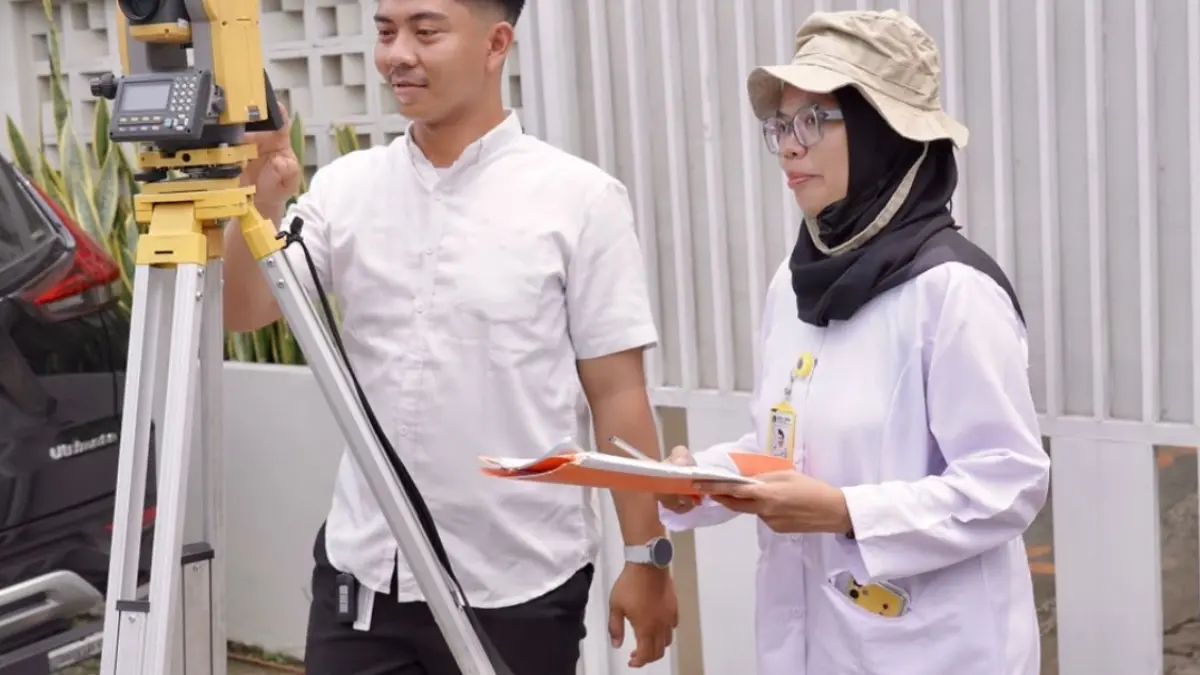 Petugas pengukuran tanah. (Ist)
