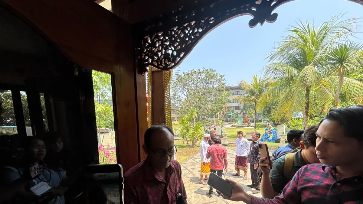 KONSUMSI:&nbsp;Kepala Dinas Perhubungan Bali I Made Mudarta