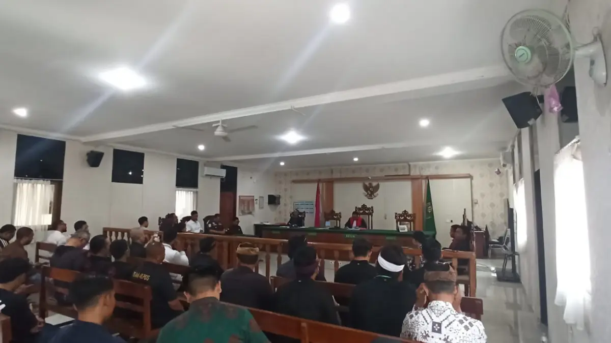 Sidang putusan praperadilan yang diajukan Mantan Kepala Kantor Wilayah Badan Pertanahan Nasional (BPN) Provinsi Bali, I Made Daging, Selasa (13/10). (Bali Express/Istimewa)