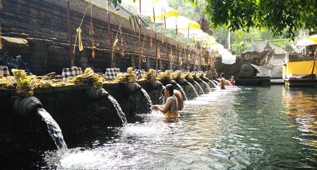 Ada Dua Pancuran di Tirta Empul yang Bukan untuk Melukat, Kenapa?