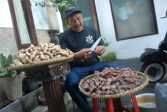 Jung Kumis: Kalau Mau Jadi Balian, Mesti Paham Tatwa Usadha