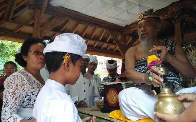 Mengangkat Cucu Juga Ada Sistem Pada Gelahang