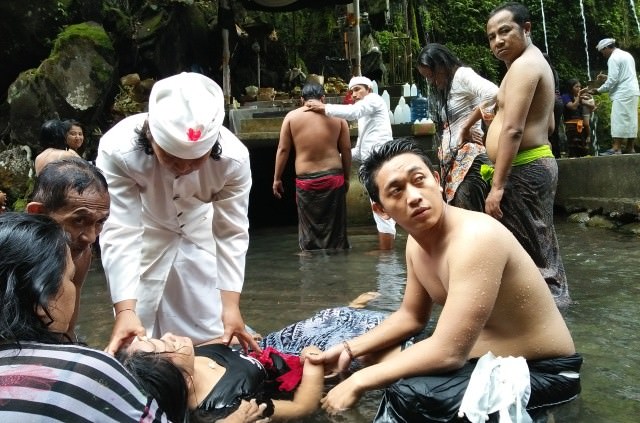 Panglukatan Tirta Sudamala untuk Karir, Rezeki, dan Kesehatan