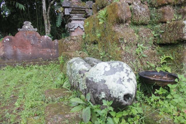 Pura Luhur Pucak Candi Mas; Ada Lingga-Yoni hingga Celekontong Batu