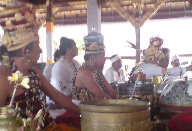 Begini Makna Banten Bebangkit dan Enam Jajan yang Digunakan