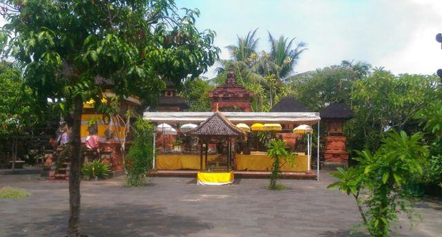 Begini Sajarah Pura Petitenget dan Palinggih Raksasa Ki Buto Ijo