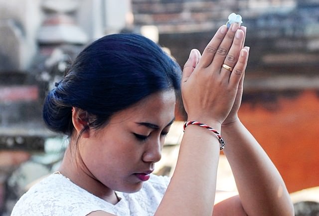 Ini Makna, Tujuan dan Cara Penggunaan Benang Tri Datu