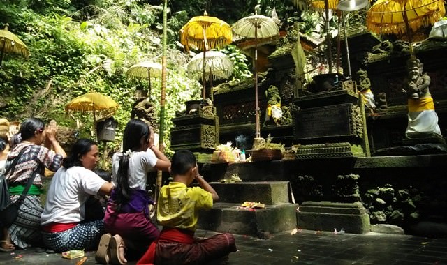Jero Merta Sering Lihat Air yang Dipakai Melukat Berubah Warna