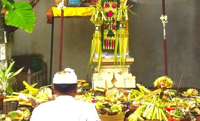 Makna Melaspas, Satukan Unsur Berbeda Secara Niskala