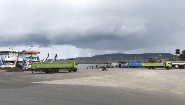 Pengendara Keluhkan Perbedaan Pelayanan Dermaga LCM