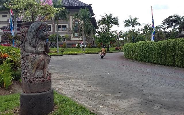 Puluhan Patung Rp 6,5 Juta Hiasi Puspem Badung