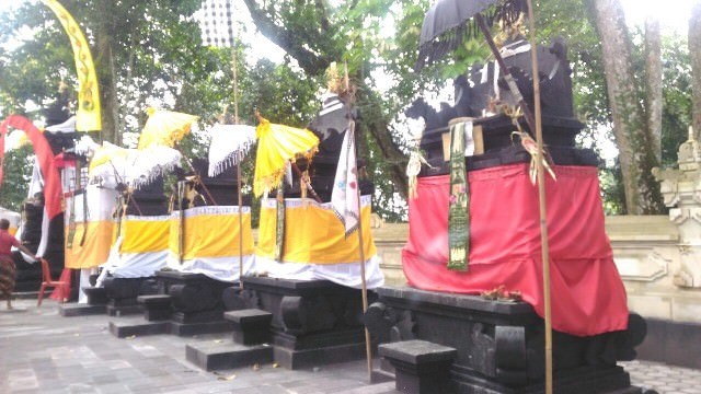 Pura Pesimpangan Pucak Kedaton, Pusat Mohon Berkah Berbagai Profesi