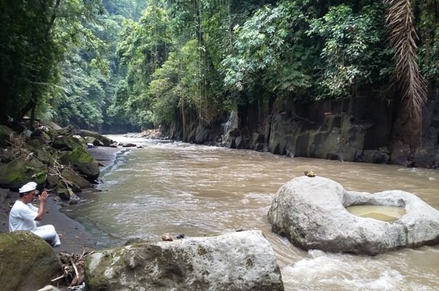 Batu Lesung Tukad Ayung; Diyakini sebagai Tempat Berobat dan Malukat