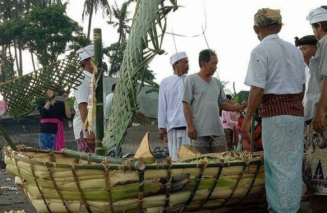 Begini Makna Maprani Perahu-perahuan di Banjar Pabean Ketewel