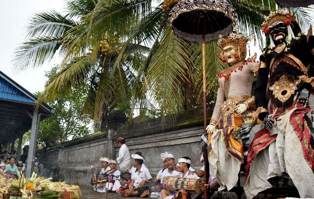 Begini Sejarah Sesuhunan Barong Landung di Desa Sayan