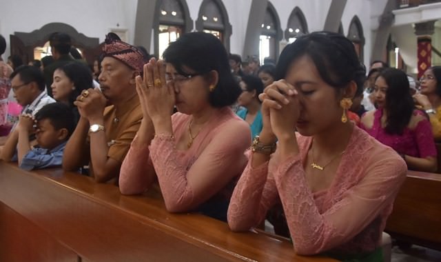 Natal di Bali; Ada Gebogan, Penjor, hingga Pakaian Adat Bali