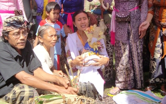 Ngangkid, Ritual “Memanggil” Atma Jelang Diaben