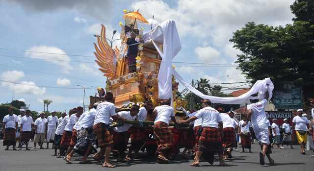 Ribuan Masyarakat Iringi Pelebon Ida Pedanda Gede Anom Timbul