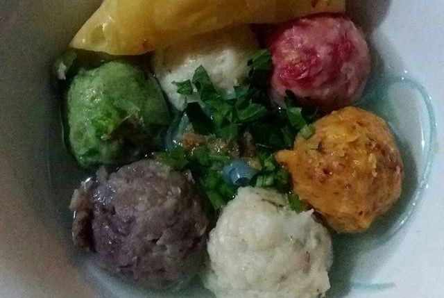 Warung Bakso Madara Mainkan Warna demi Selera