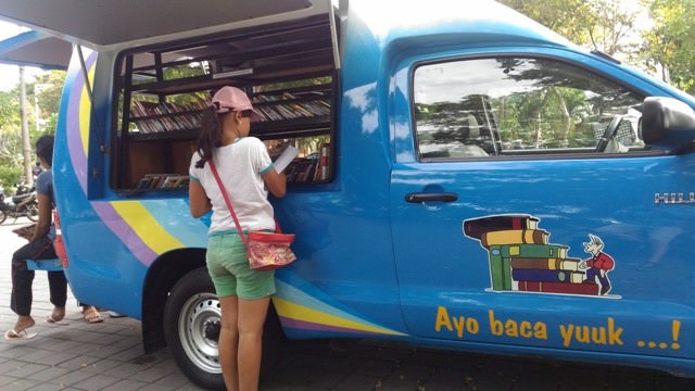 Naikkan Minat Baca, Pusling Denpasar Jemput Bola