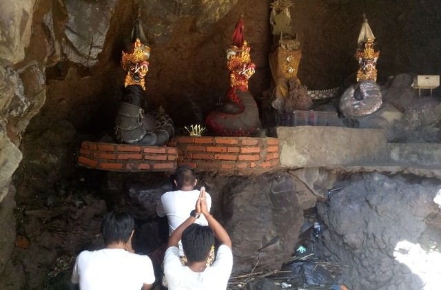 Pura Goa Raja Tajun; Dijaga 3 Naga, Ada Gentong yang Tak Pernah Kering