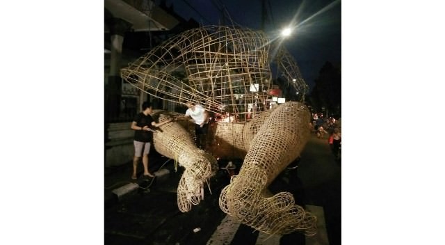 Tiga STT Garap Ogoh-ogoh Knock Down Size Monster
