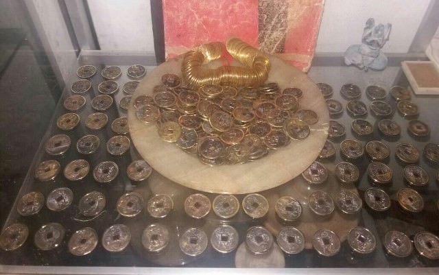 Tuah Magis Pis Bolong, Antara Mitos dan Sugesti