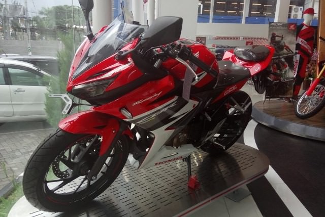 New Honda CBR150R Hadir dengan Striping Baru dan Program Eksklusif