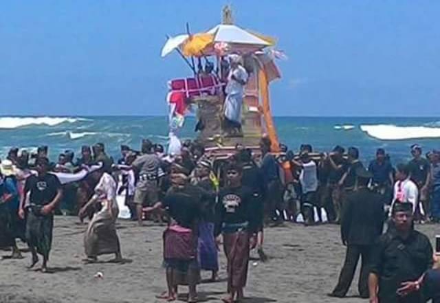 Ngaben Unik di Kedungu; Punya Setra, tapi Pantang Ngaben di Setra