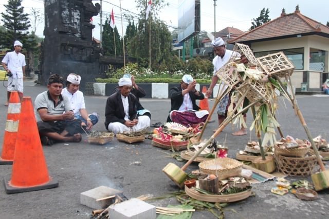 Bendu dan Guru Piduka, Mohon Maaf dan Bersihkan Jejak Kotor
