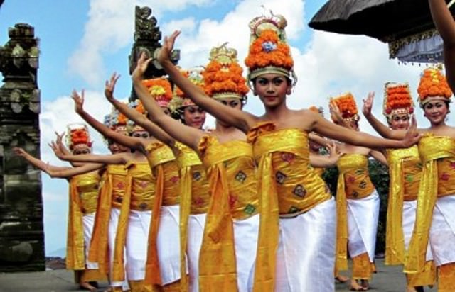 Mengenal Rejang, Tarian Menyambut Turunnya Dewa dari Kahyangan