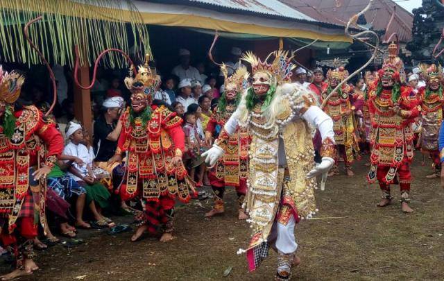Tari Wali Wayang Wong Desa Tejakula; Tak Ngayah Bisa Diganggu