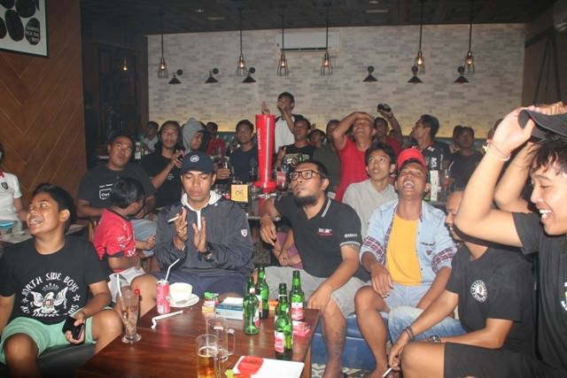 Begini Serunya Komunitas Bola Nonton Bareng di Nav Karaoke Bali