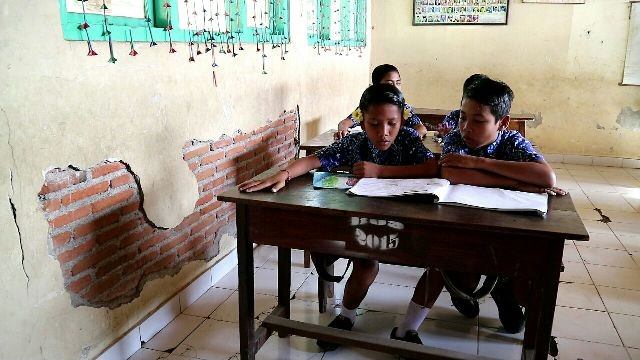 Gedung SDN 2 Tulamben Bocor , Tembok Ngelupas Bertahun-tahun