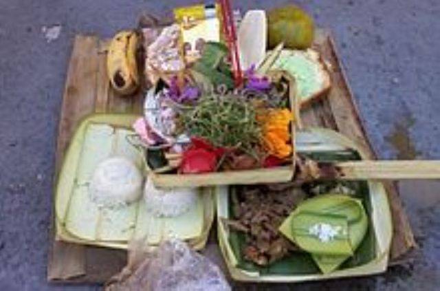 Ini Makna dan Ritual yang Mesti Dilakukan Saat Penampahan Galungan