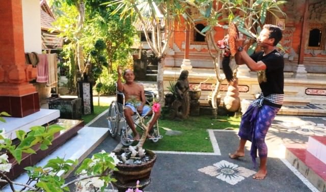 Mengungkap Rasa Maestro Tari Barong Nyoman Raos yang Kini Sakit