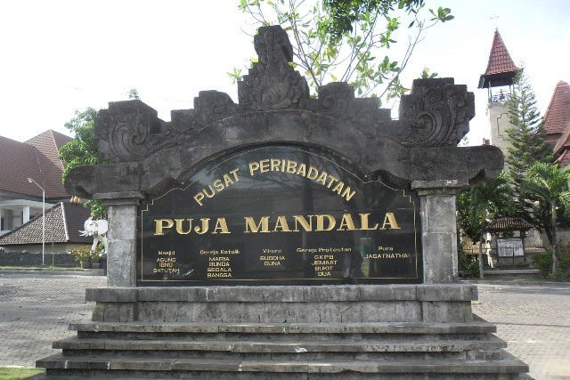 Puja Mandala di BTDC Jadi Cermin Toleransi Keberagaman Umat