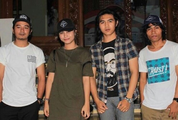Tika Pagraky Tandem Rocktober Band untuk Rindu