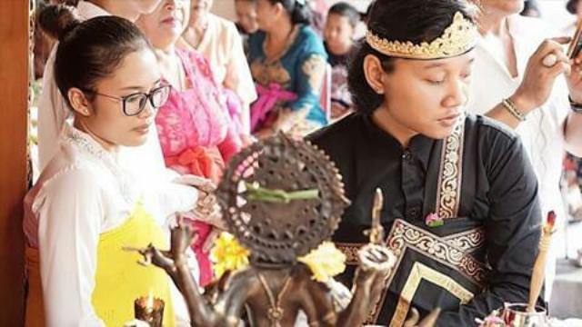 Ida Mas Dalem Segara; Masih Muda, Buktikan Sulinggih Itu Melayani