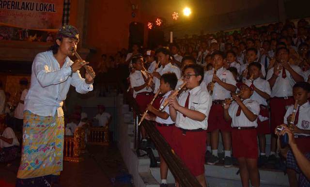 Ini Pengakuan Gus Teja Main Seruling Dengan Ribuan Siswa di BEE