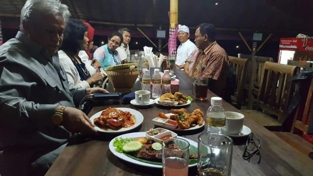 Kepiting Tol Bergoyang di Kampoeng Kepiting