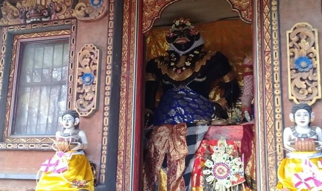 Tekuni Ilmu Kanuragan, Mohon Berkah di Pura Dalem Prajurit