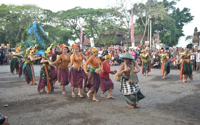 Banjar Taman Sari Intaran Tampilkan Pragmen Loloan Agung