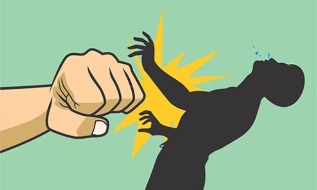 Lerai Teman Berkelahi, Seorang Pemuda Dikeroyok