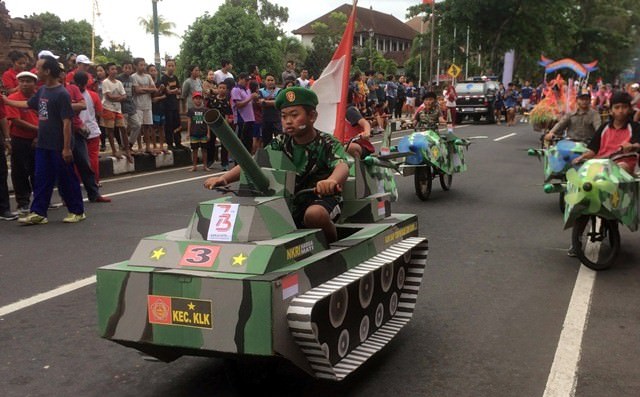 Sepeda Hias Bahan Reycle Meriahkan Hari Kemerdekaan